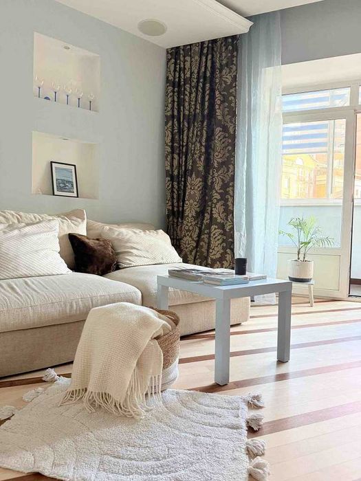 Чорновола 25, тиха, простора, затишна 2к, висота стелі 3м.