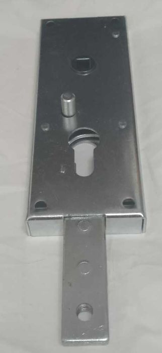 Prefer Fechadura basculante para garagem