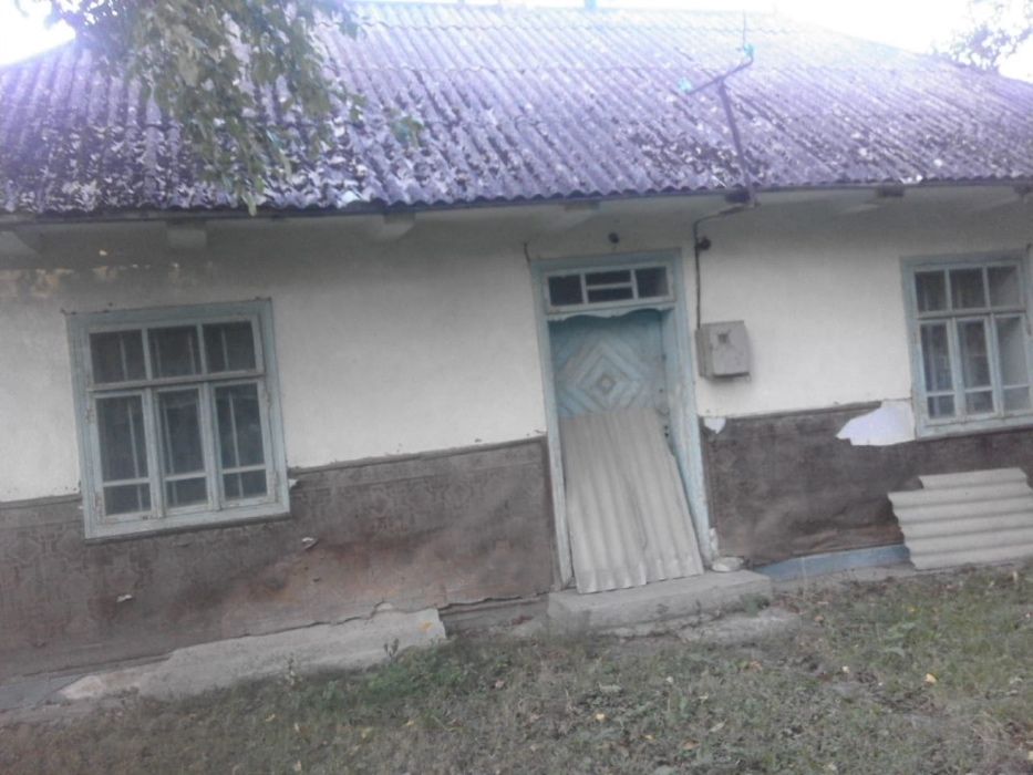 Продаю будинок з господарськими приміщеннями та фундаментом