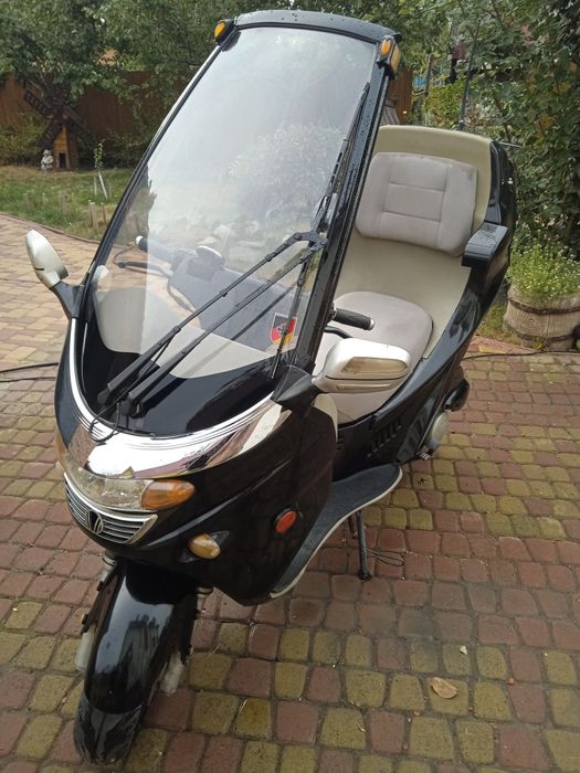 Скутер мотоцикл  150 куб..