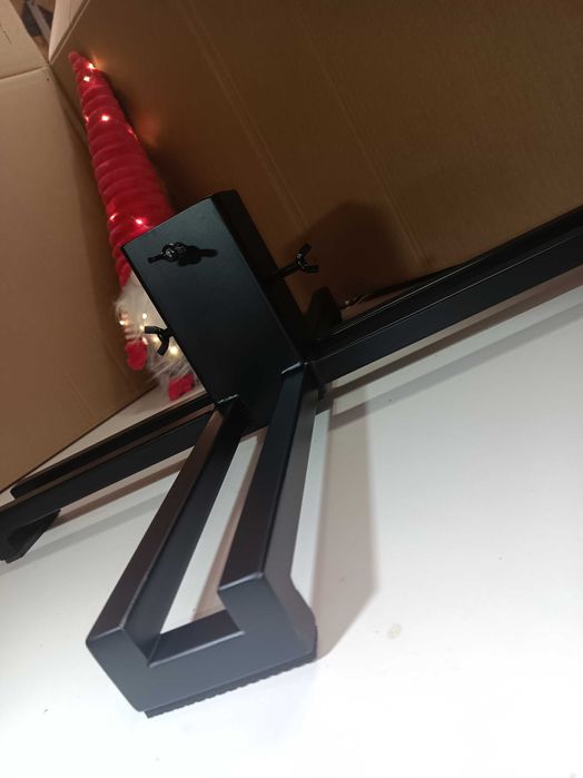 Nowoczesny solidny stojak pod choinkę, duży.