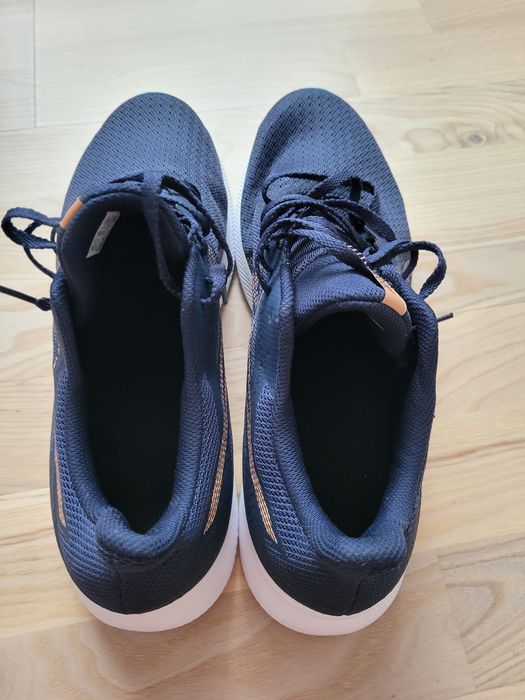 Нові кросівки Asics