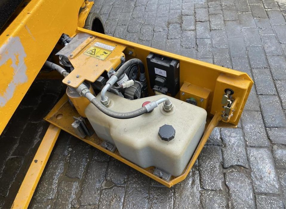 JCB S1930E 8m Electric Scissor Lift