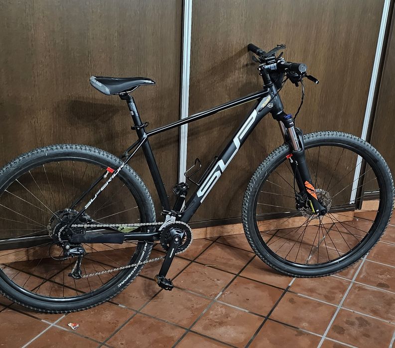 Bicicleta superior 99,9% nova