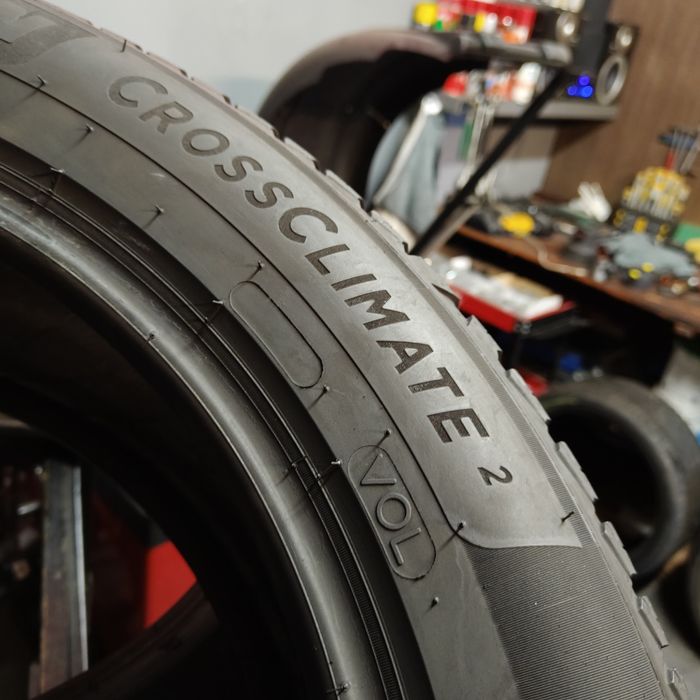 235/55/19 XL Michelin Cross Climate 2