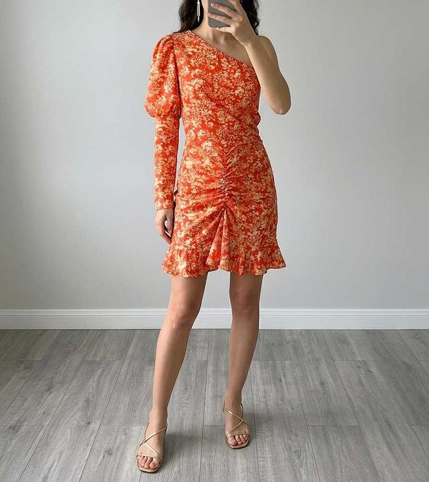 Pomarańczowa sukienka na jedno ramię | Kwiaty | Marszczenia | Boho mini