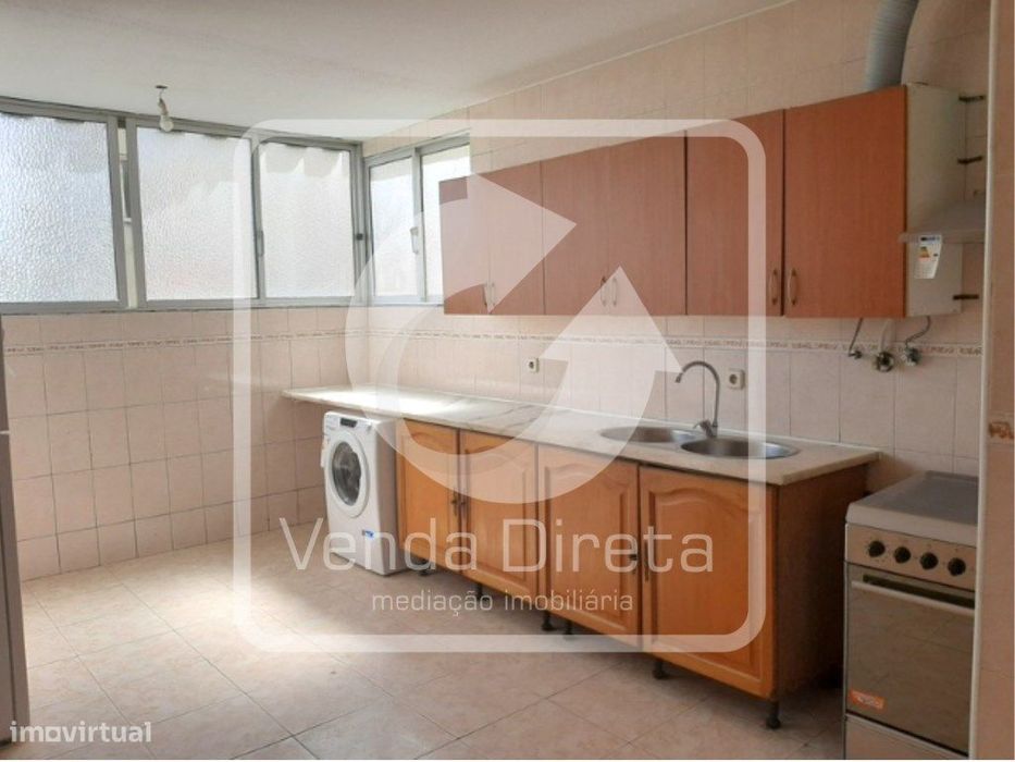 T3 com 99 m² | Elevador | Excelente Localização em Santo António da...