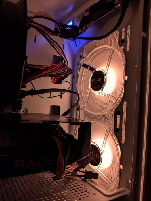 Komputer do gier | RX 6600 8GB | 12 Rdzeni | 16GB RAM | SSD | LEDy