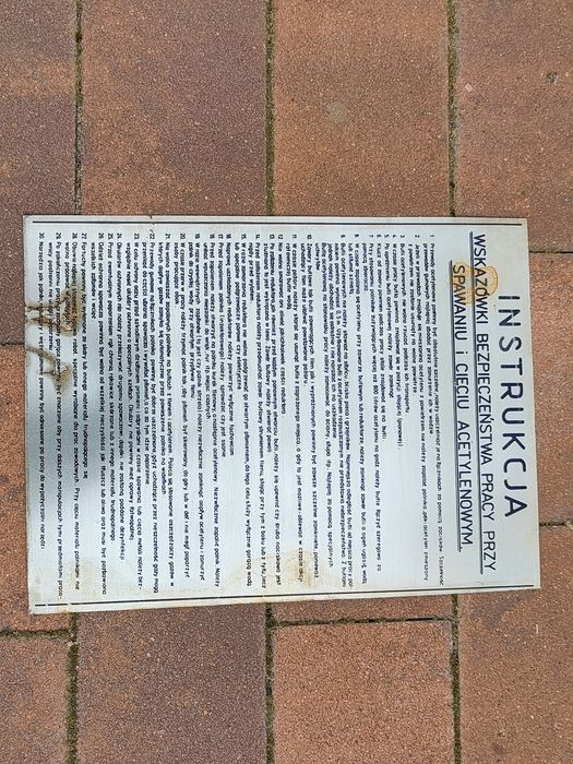 Tablica z okresu PRL-u BHP spawanie i cięcie acytylenem