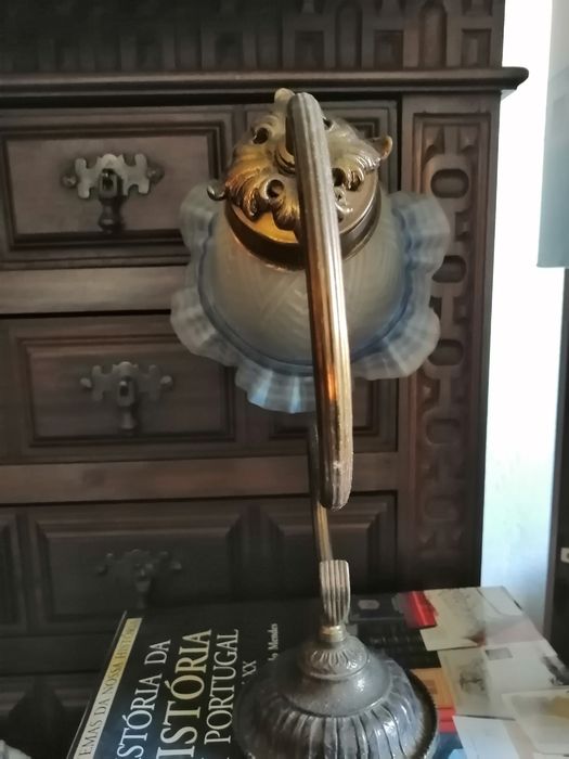 Candeeiro em latão antigo. Dá para  muita decoração.