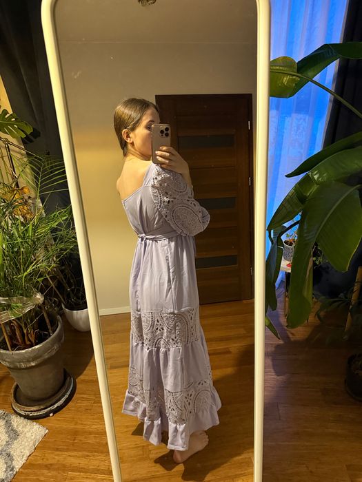 Sukienka liliowa / Ażurowe rękawki / Maxi