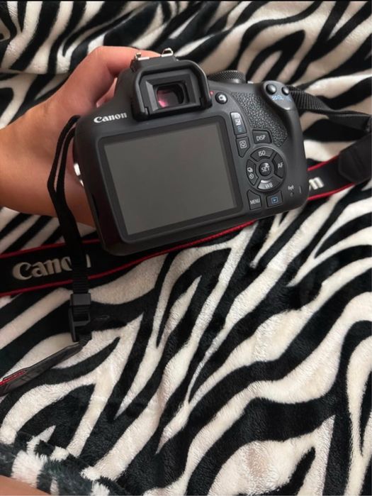 Canon EOS 2000 D