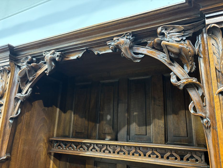 Duży piękny orzechowy kredens neorenesansowy