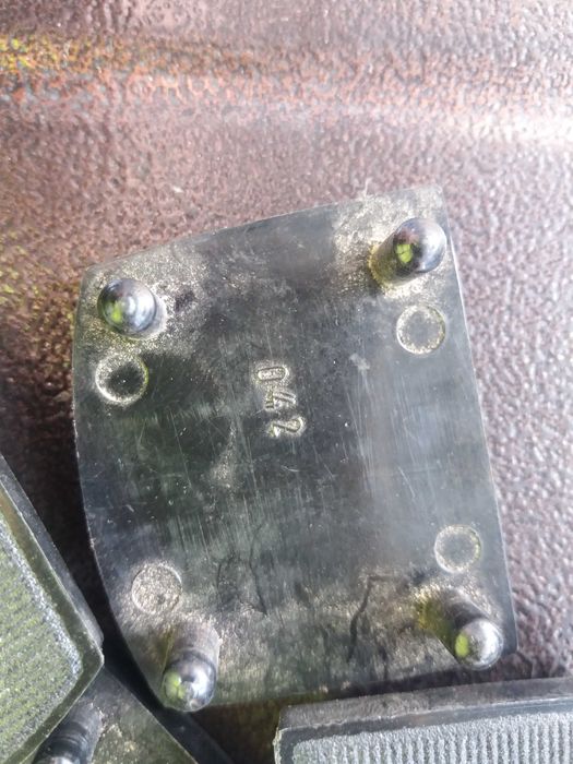 Fleczki do butów nowe 2 pary  nr.widniejący na fleczku to 042