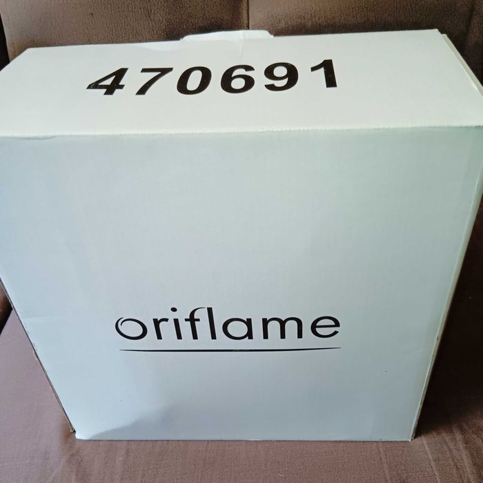 Tostadeira / Sandwicheira Marca Oriflame de 750W Nova