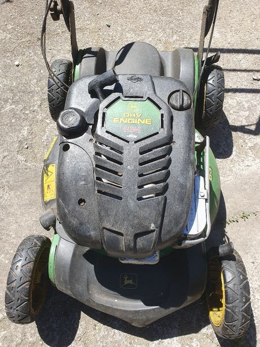 Kosiarka spalinowa z napędem John Deere JS63