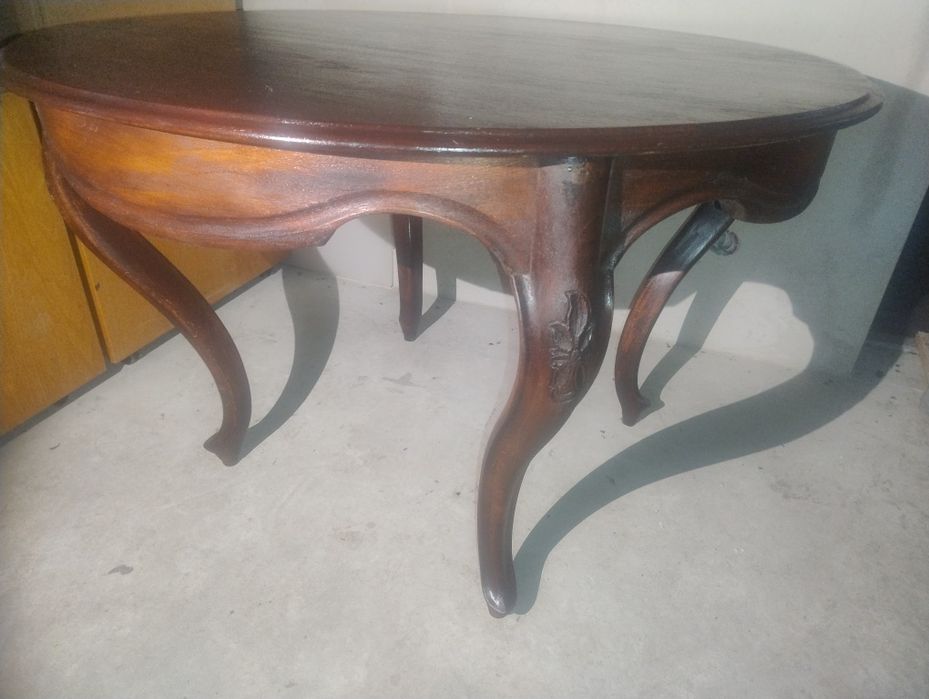 Okrągły stół "vintage" z mahoniu