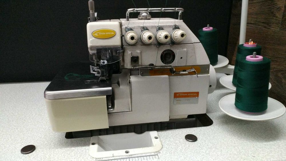 Чотирьохнитковий оверлок з прямим приводом Spark Special 747D