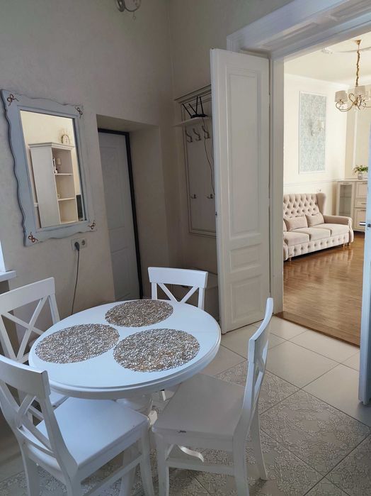 Чудова квартира в історичному центрі, Корятовича