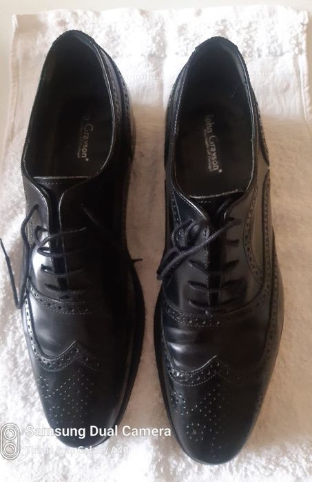 Sapatos clássicos pretos