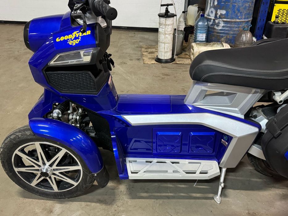 2 аккумулятори. Doohan Goodyear Ego 2. Скутер