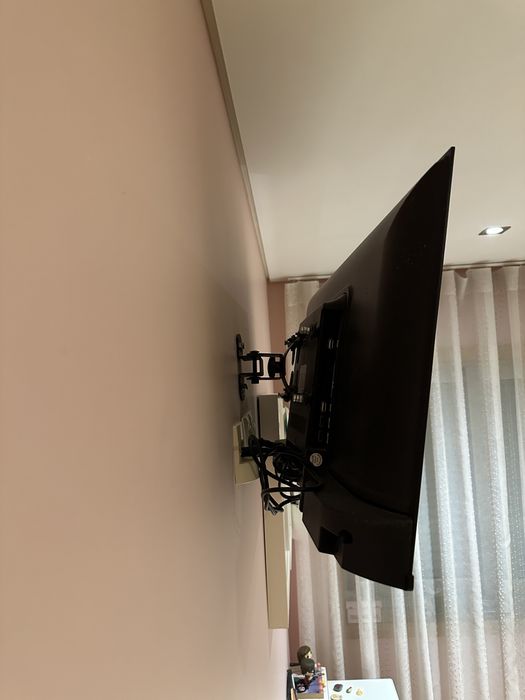TV 32” quarto ou sala pequena Tdsystems moderna nova