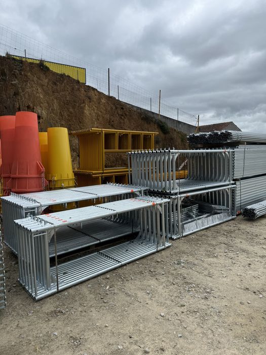 Andaimes europeu e tradicional