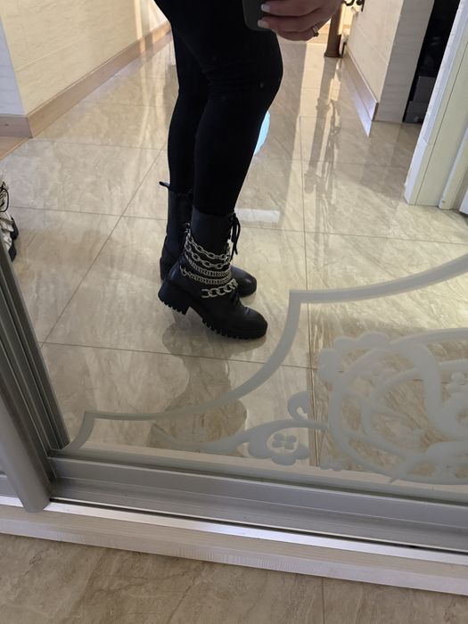 Шкіряні чоботи Zara