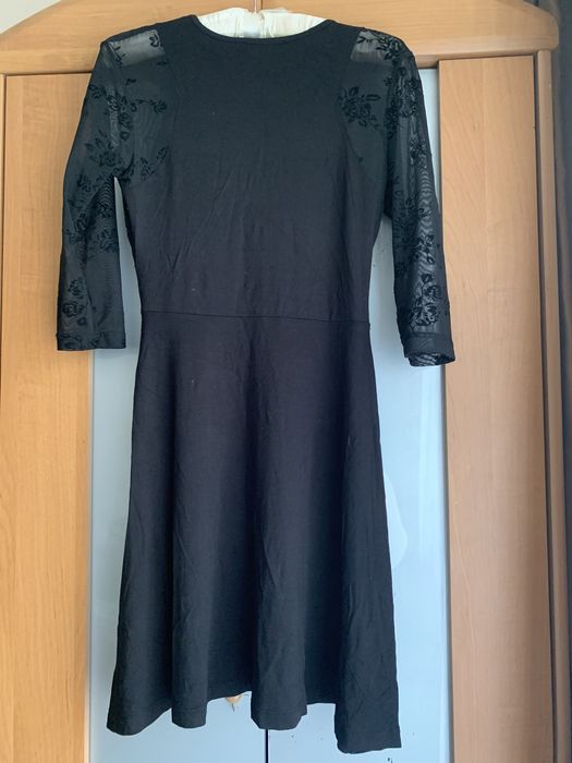 Czarna sukienka z koronką French Collection S