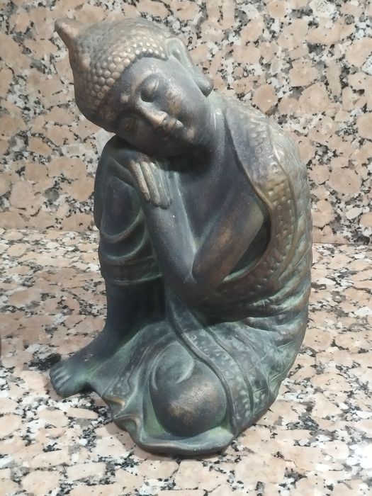 Buda em louça 31 cm
