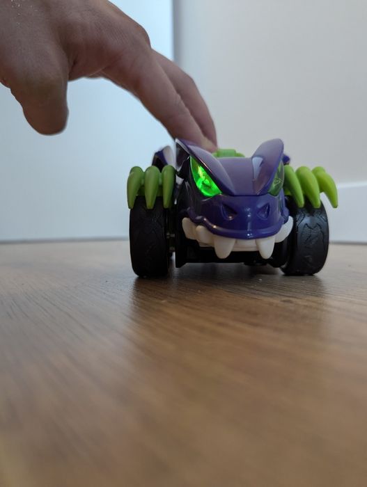 Auto Hot Wheels duże, na baterie