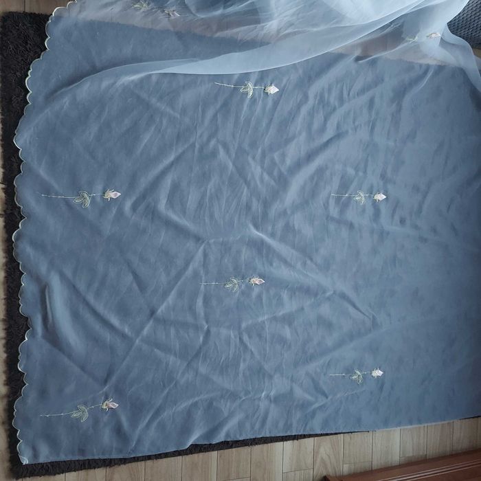 Firanka w haftowane różyczki - kupon 6m