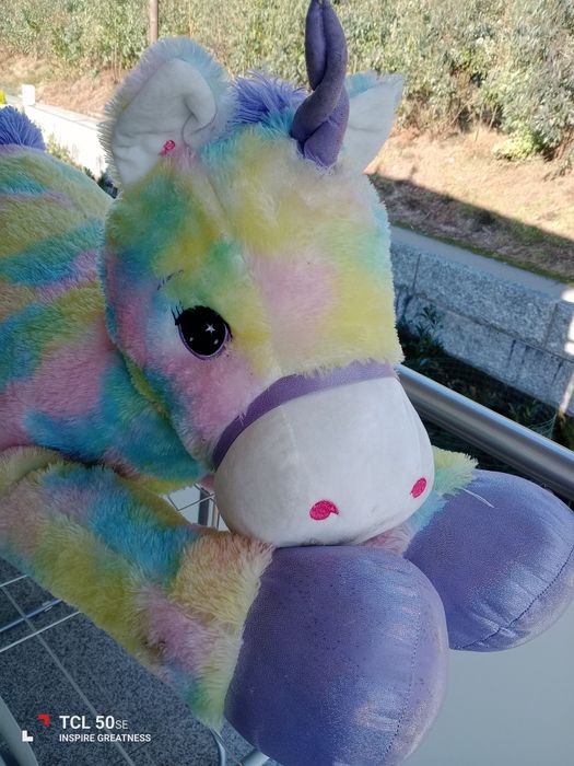 Peluche unicórnio gigante em bom estado.