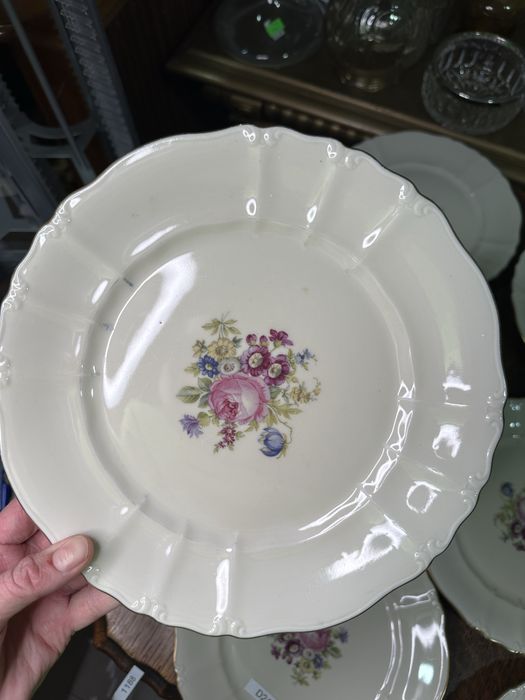 Zestaw talerze porcelanowe płaskie sygnowane wzór kwiatowy D24