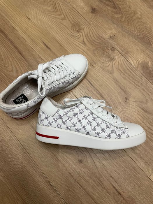 Жіночі білі шкіряні снікерcи кеди Vilena PRPY 37 розмір чудовий