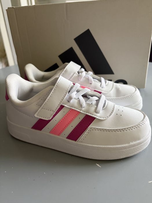 Оригінальні кросівки на дівчинку