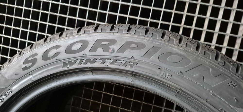 PIRELLI Winter SCORPION    285/40R20   104W.