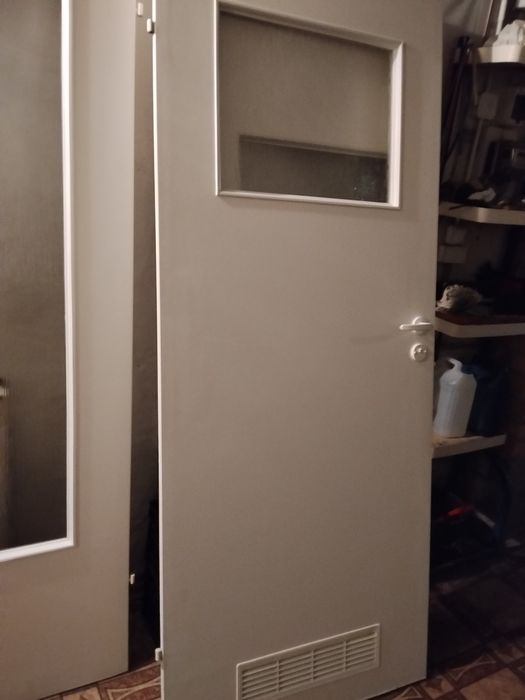 Drzwi wewnętrzne białe z szybą 80/200