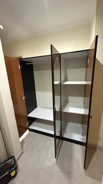 Guarda roupa com 3 portas + espelho