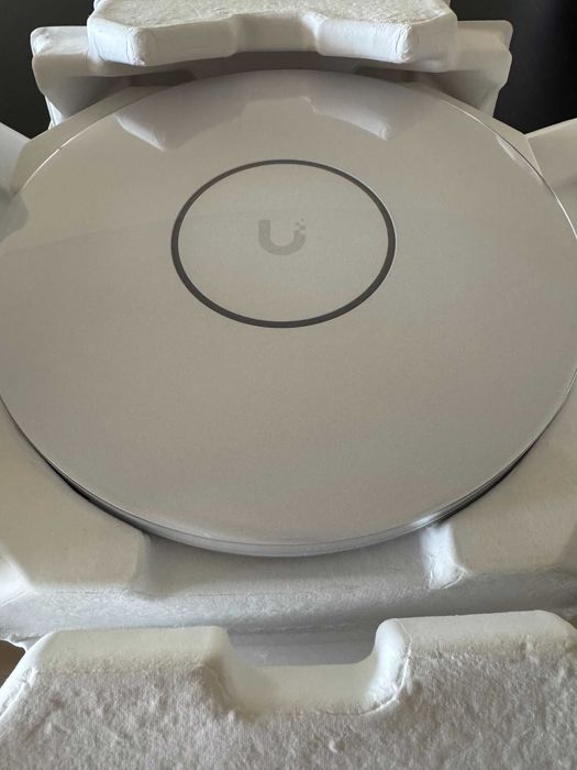 Vendo Unifi Access Point (AP) U7 Pro XG 10G (10/5/2.5/1 GbE). Como novo, com Garantia. Tem só 3 meses