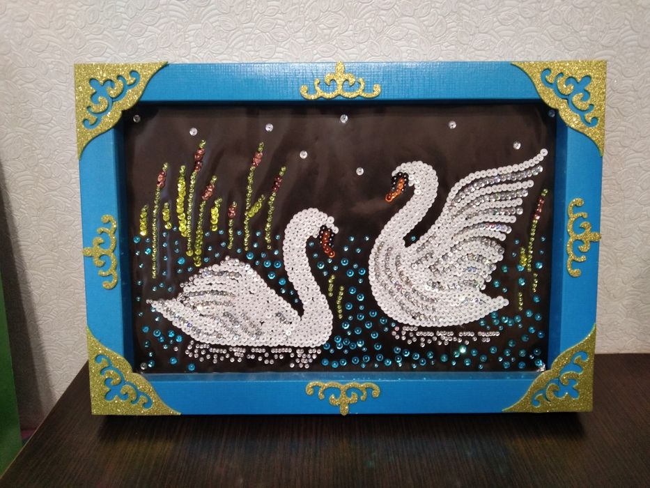 Картина з пайєток лебеді сова