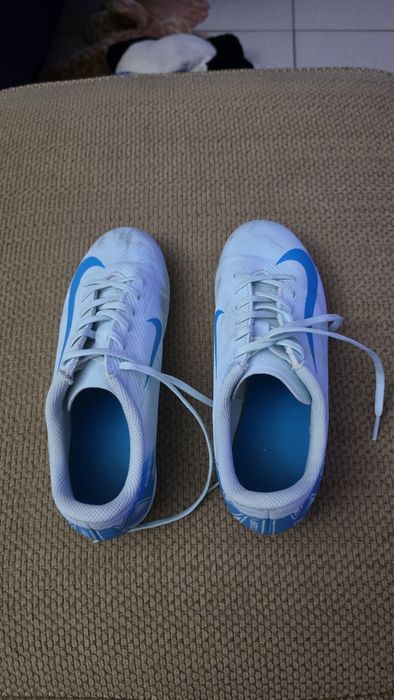 Chuteiras de criança Nike com pouco uso