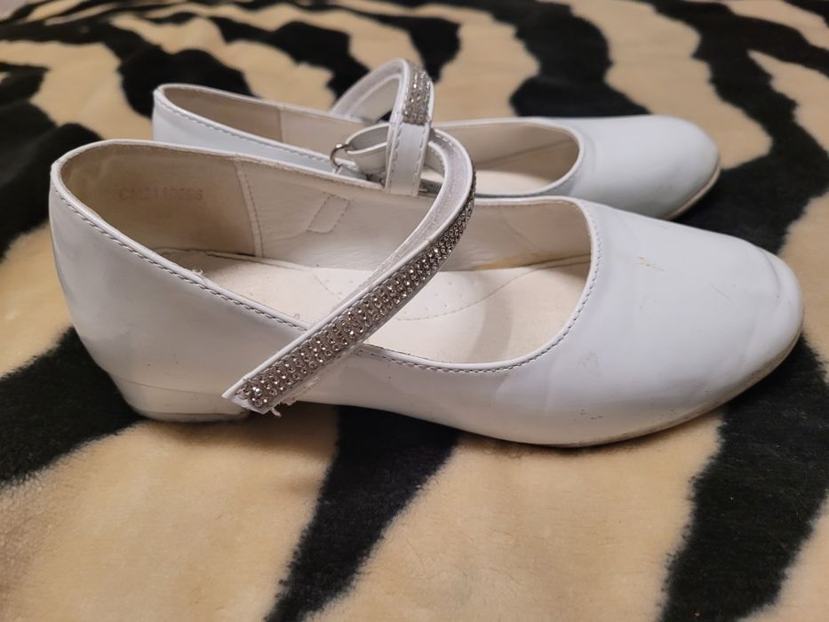 Alba komunijna dla dziewczyny Ok 140-145 cm+ buty + kurteczka