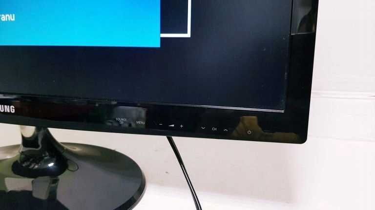 Tv Led funkcja monitora 24 cale Full Hd Samsung LT24c300 USB