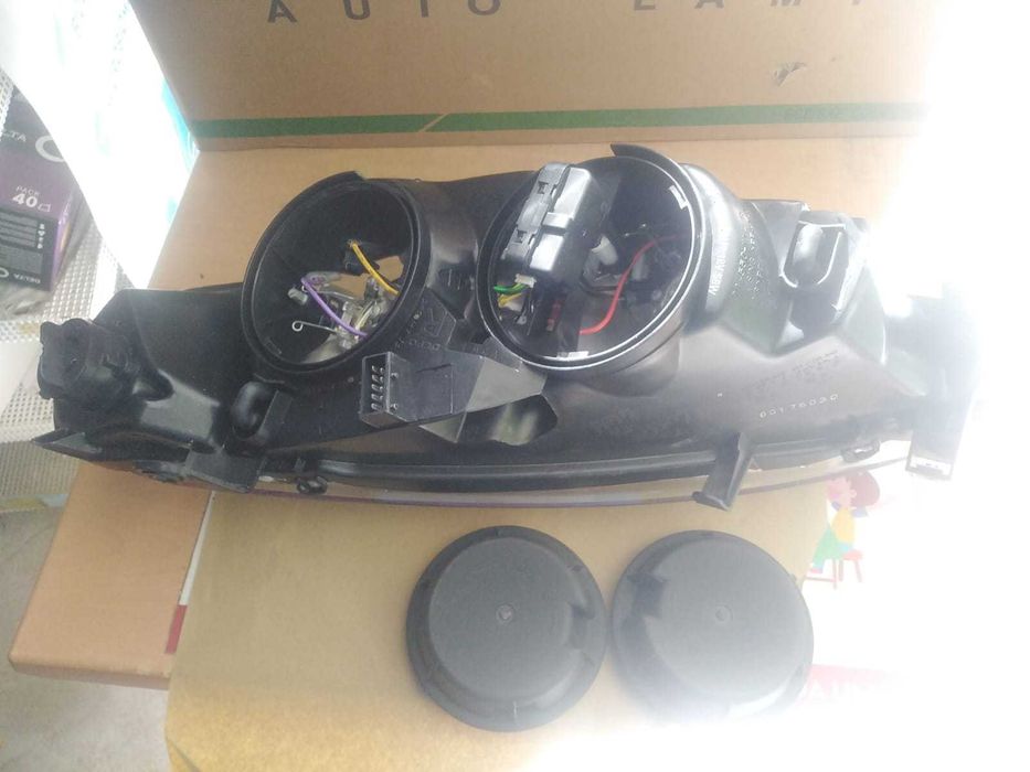 Farol Direito Peugeot 307 de 2001 Novo