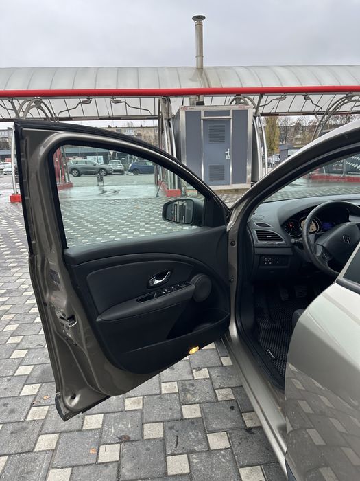 Renault Megane 1.6 бензин 2010