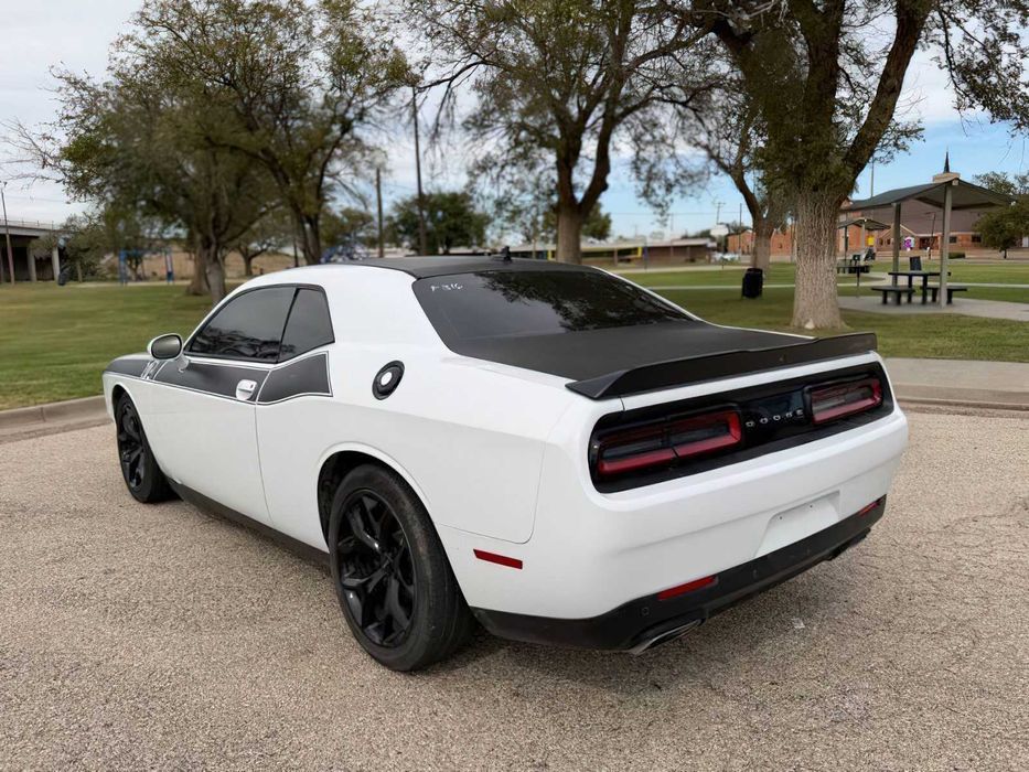 Dodge Challenger      2017