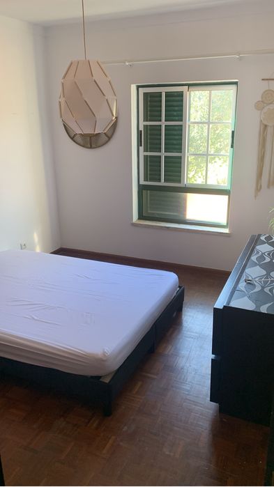 Alugo quarto - casa partilhada