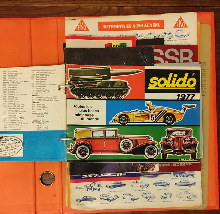Vários catálogos antigos brinquedos miniaturas carros etc