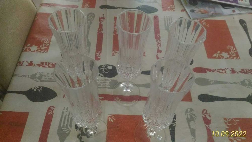 Vários copos, cálices, etc, etc